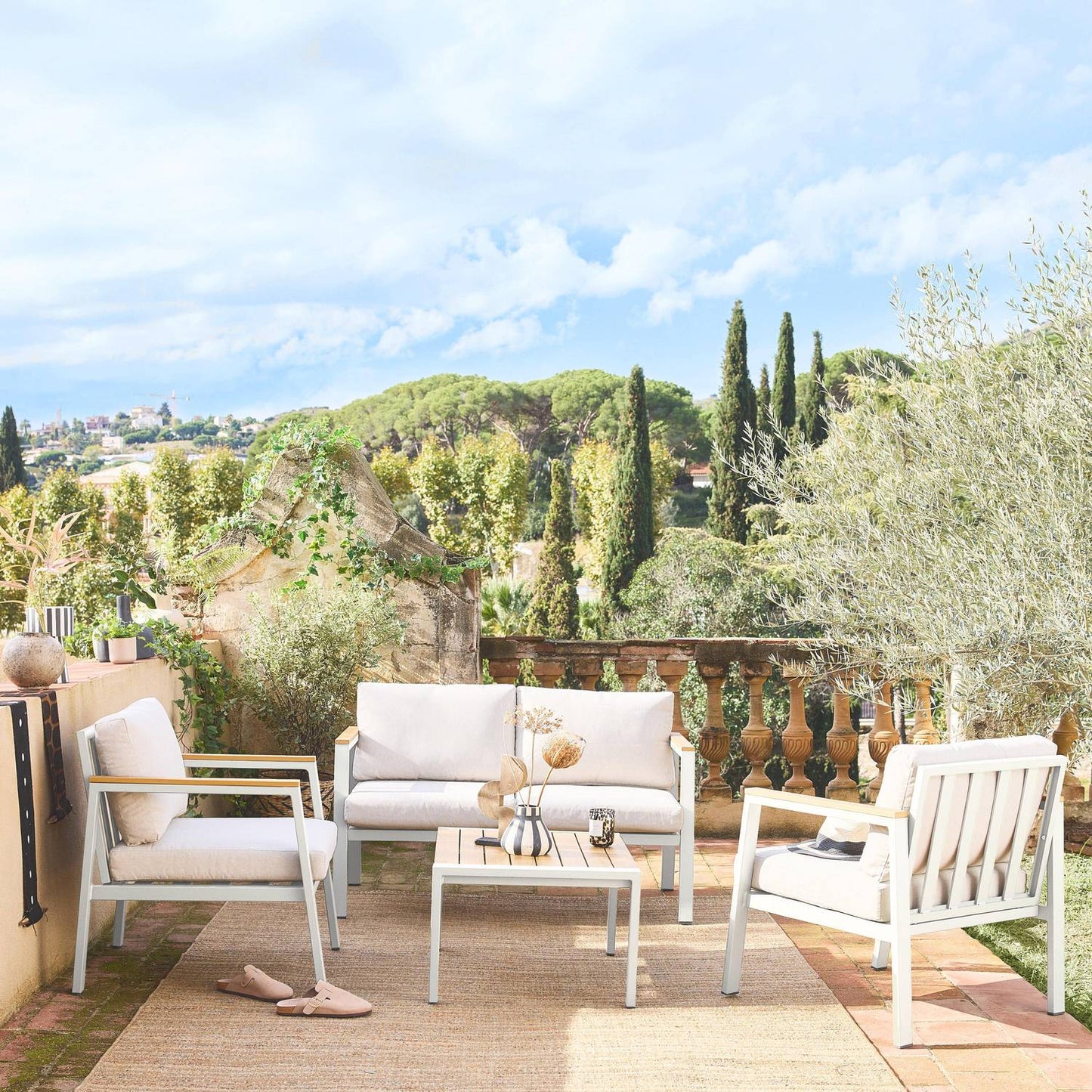 Casoria Salon de jardin aluminium et polywood 4 places Blanc / Beige - homidiscount